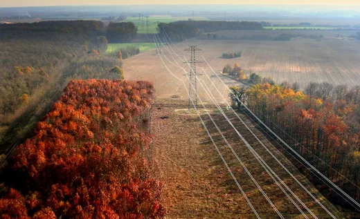 'Martonvásár-Litér 400 kV-os távvezeték korrózióvédelmí felújítása' cikk borítóképe